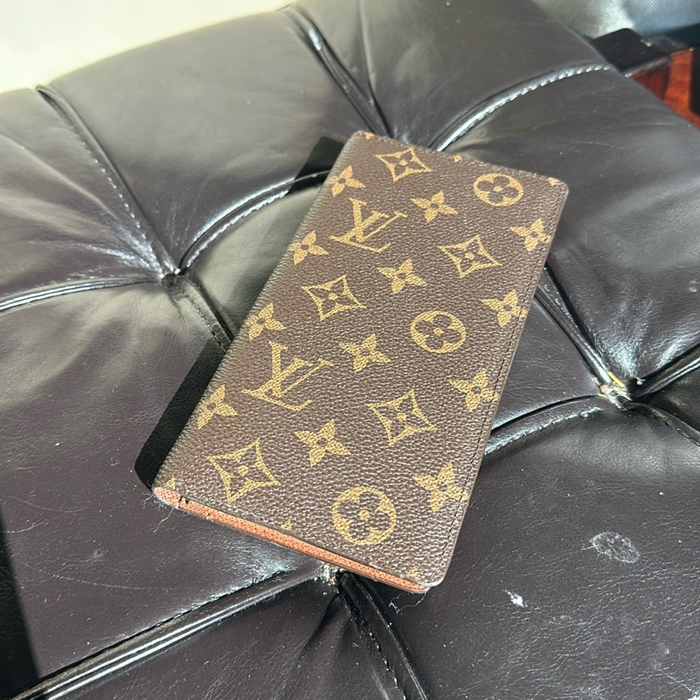 LOUIS VUITTON Brazza Wallet